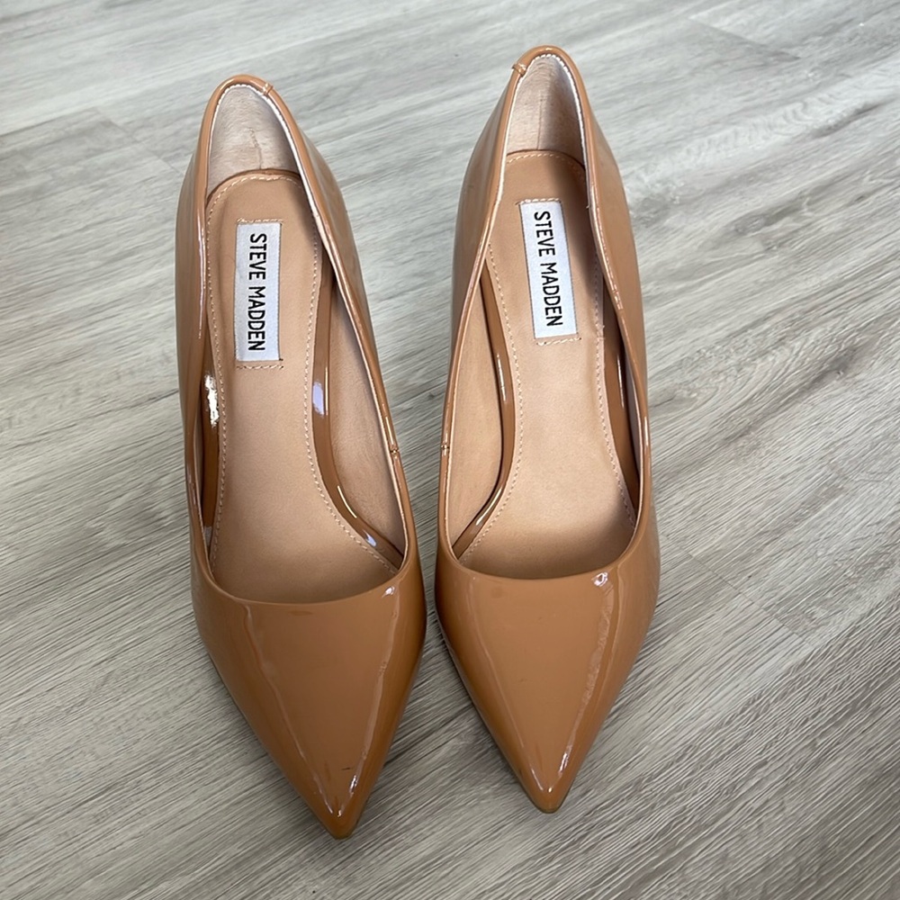 Steve Madden stiletto pumps. Nude.